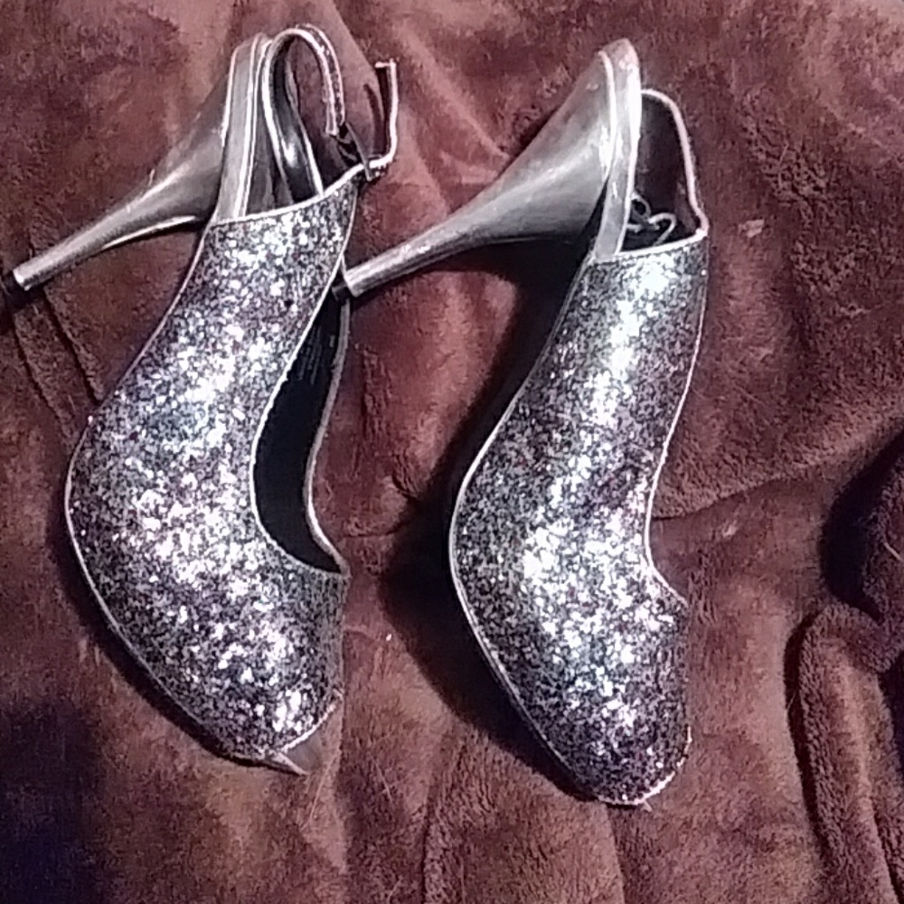 Shoes - Picture 4 of 4
